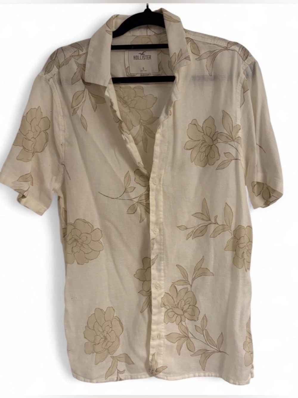 Hollister Men's Cream Floral Short-Sleeve Button-Down Shirt